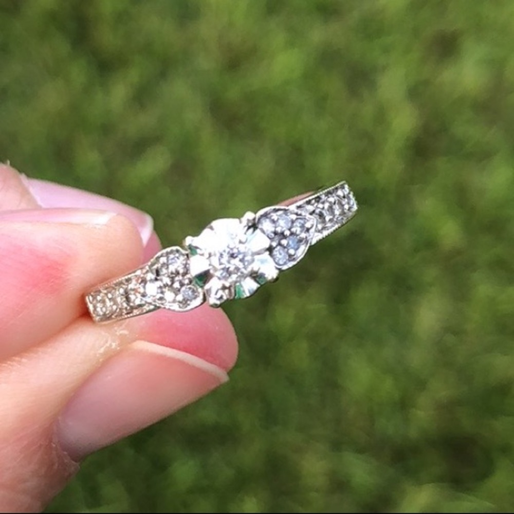10k white gold .28 CTTW diamond engagement ring - Picture 3 of 16